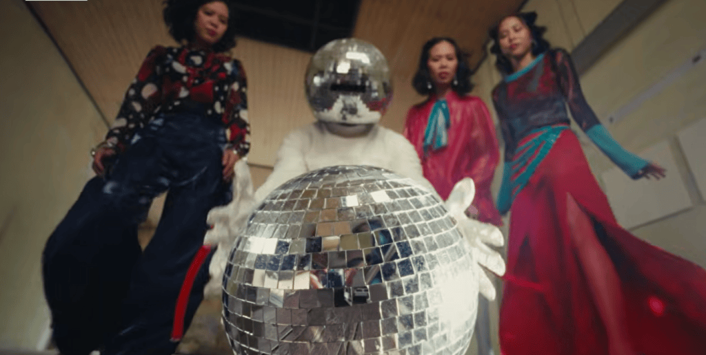 Jemput Dengar and The Impatient Sisters Dance Through Kuantan in “Gembira Cinta” Music Video